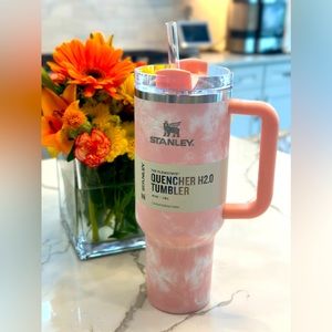 COPY - Stanley Quencher H2.0 Tumbler 40oz  Tie Dye peach/pink. New with tags.